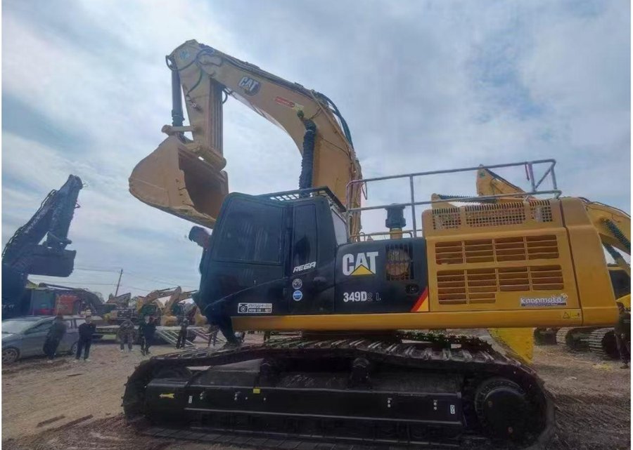 CAT 349 — гусеничный экскаватор