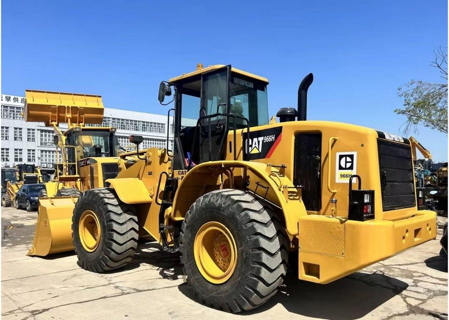 CAT 966 — фронтальный погрузчик