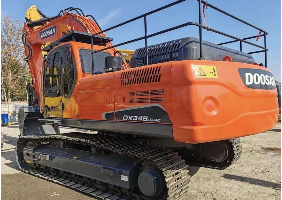 Doosan 345 — гусеничный экскаватор
