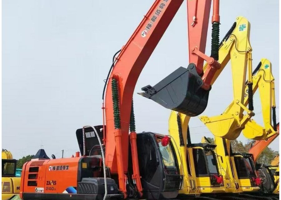 Hitachi 240 — гусеничный экскаватор