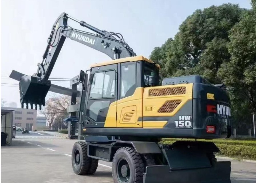 Hyundai 150 — колёсный экскаватор