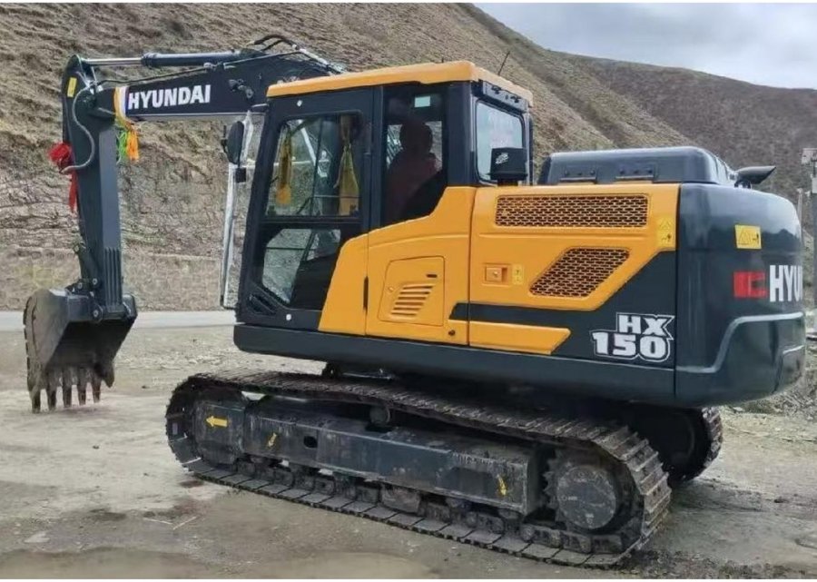 Hyundai 150 — гусеничный экскаватор