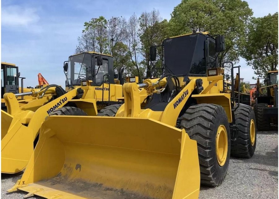 Komatsu 380 — фронтальный погрузчик