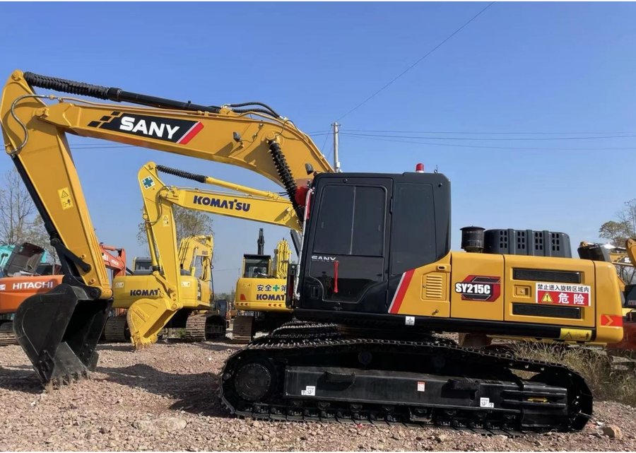 SANY 215 — гусеничный экскаватор