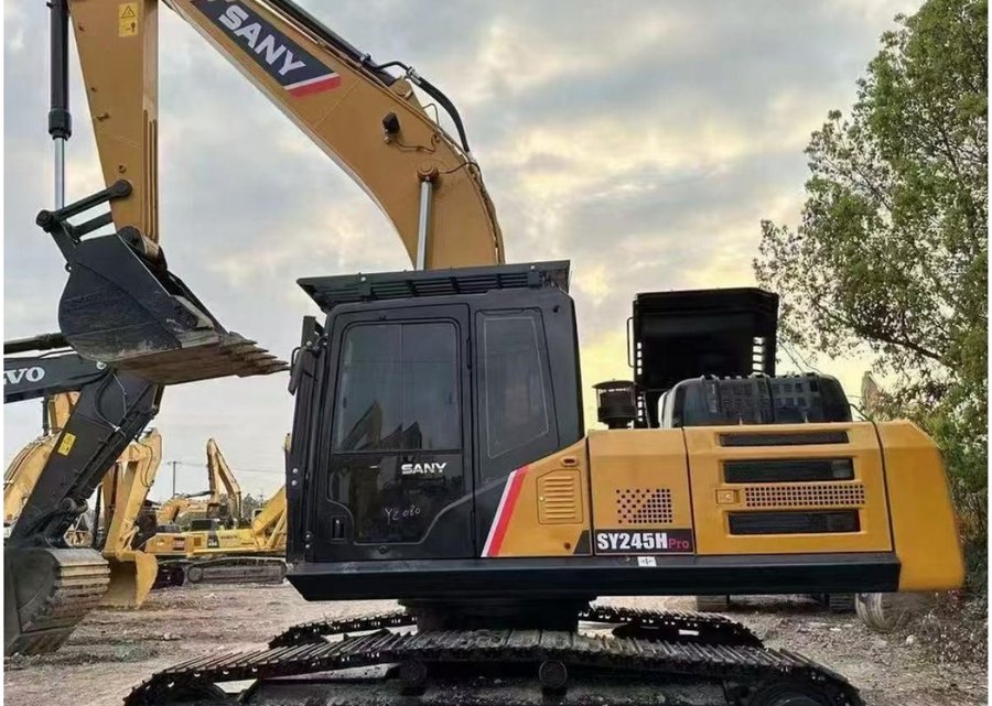 SANY 245 — гусеничный экскаватор